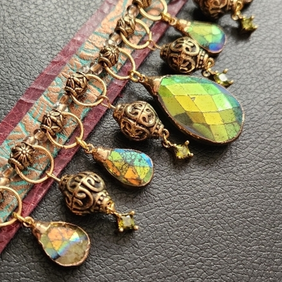 Mystic Labradorite leather choker necklace and earrings set - Picture 6 of 9